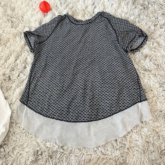 Lululemon workout tee - Picture 1 of 4